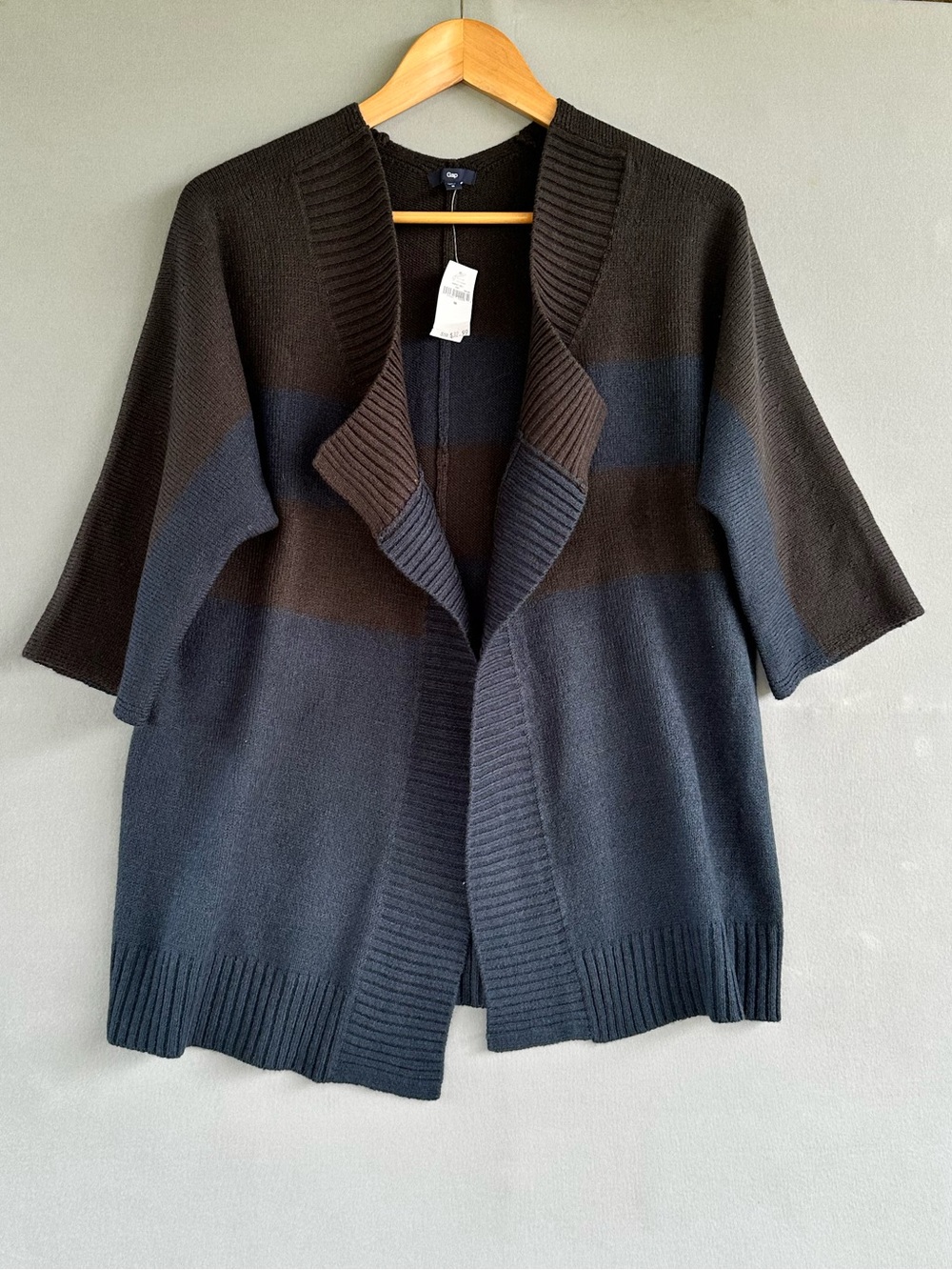 ๐5 for $45๐NWT Gap cardigan sweater size M - Picture 2 of 9